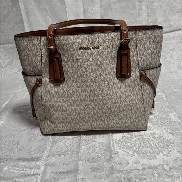 Michael Kors Handbags - Michael Kors Voyager Signature Vanilla and Brown Tote
